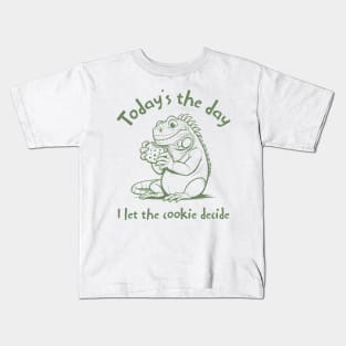 Nostalgic Iguana | Perfect Gift for Cookie Lovers and Reptile Enthusiasts | Comical Animal for Bakers. Kids T-Shirt